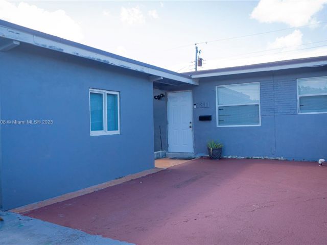 Продажа дома по адресу 7811 Sheridan St - фото 6149208