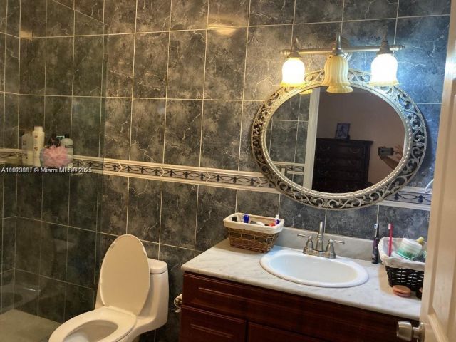 Продажа дома по адресу 12548 SW 210th St - фото 6149424