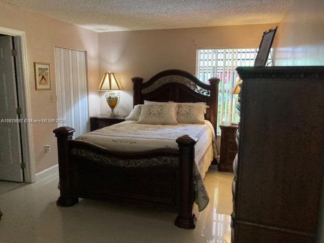 Продажа дома по адресу 12548 SW 210th St - фото 6149425