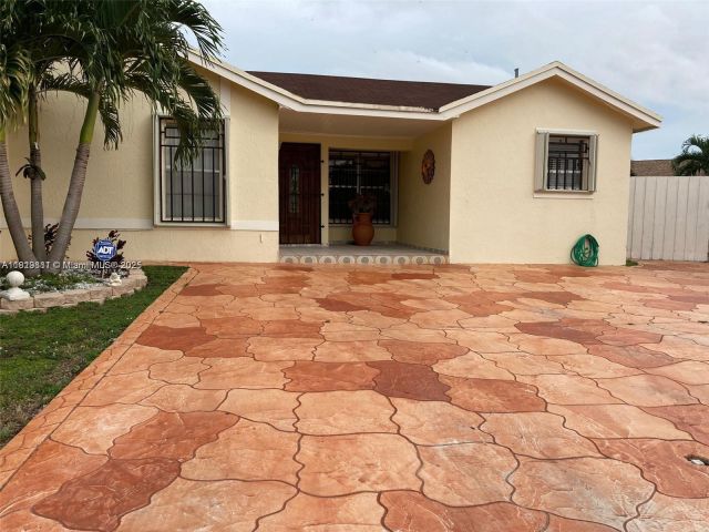 Продажа дома по адресу 12548 SW 210th St - фото 6149432