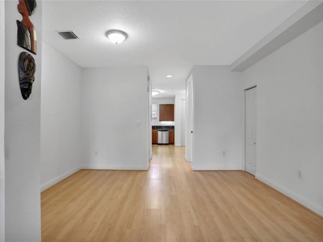 Дом в аренду по адресу 1345 SW 4th Court - фото 6165912