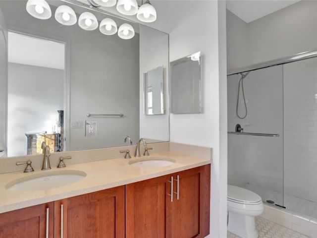 Дом в аренду по адресу 1345 SW 4th Court - фото 6165919