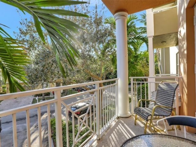 Дом в аренду по адресу 1345 SW 4th Court - фото 6165920