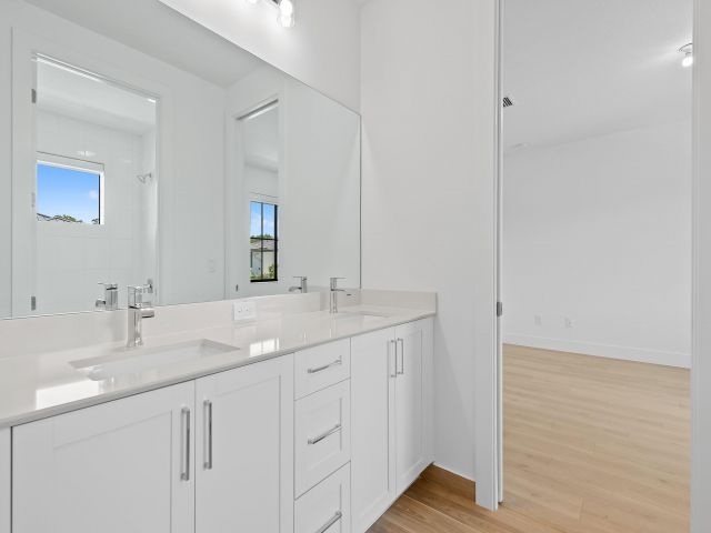 Продажа дома по адресу 1445 SW 23rd Court - фото 6241045