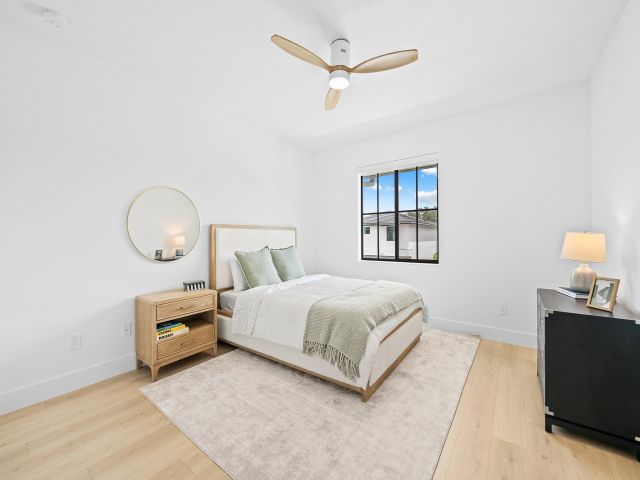 Продажа дома по адресу 1445 SW 23rd Court - фото 6241047