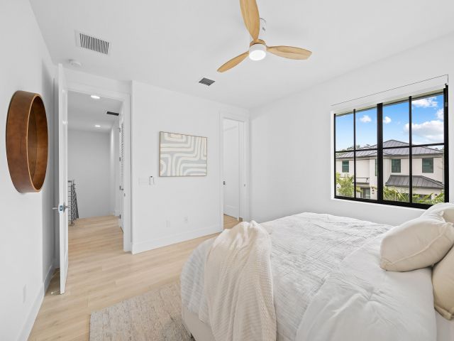 Продажа дома по адресу 1445 SW 23rd Court - фото 6241048