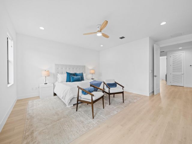 Продажа дома по адресу 1445 SW 23rd Court - фото 6241052