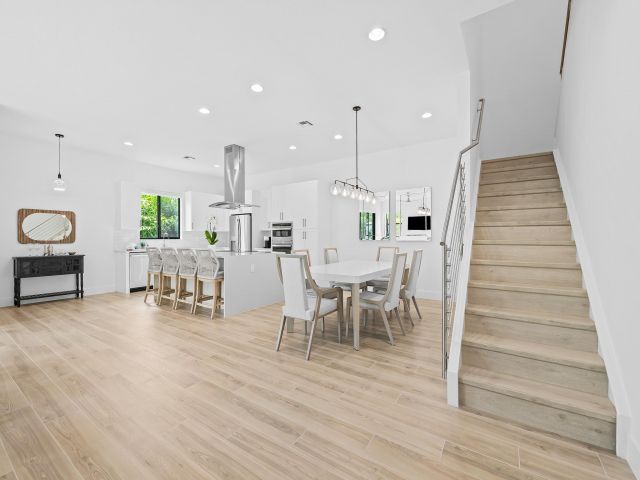 Продажа дома по адресу 1445 SW 23rd Court - фото 6241055