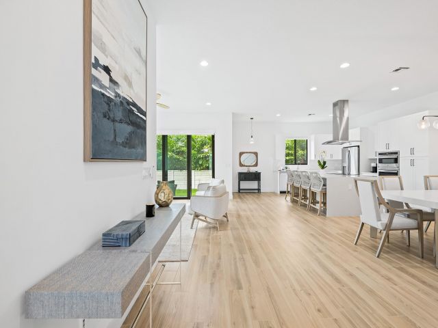 Продажа дома по адресу 1445 SW 23rd Court - фото 6241059