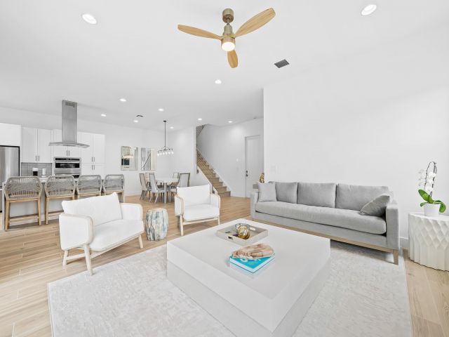 Продажа дома по адресу 1445 SW 23rd Court - фото 6241060