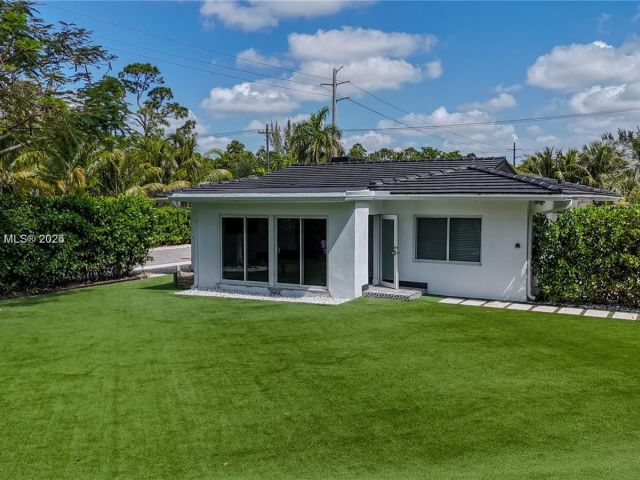 Продажа дома по адресу 8390 SW 64th St - фото 6224110