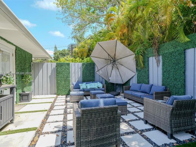 Продажа дома по адресу 8390 SW 64th St - фото 6224113