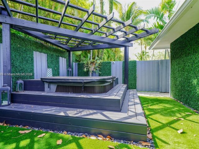 Продажа дома по адресу 8390 SW 64th St - фото 6224114