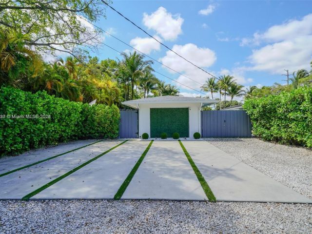 Продажа дома по адресу 8390 SW 64th St - фото 6224115