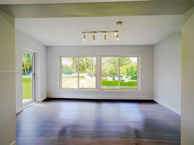 Продажа дома по адресу 8390 SW 64th St - фото 6224121