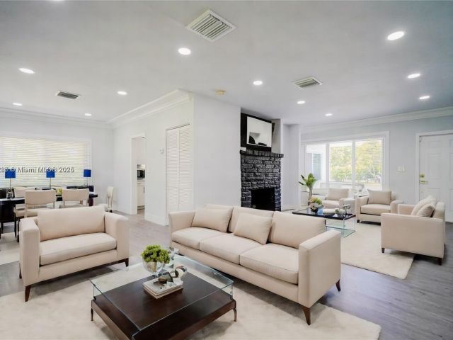 Продажа дома по адресу 8390 SW 64th St - фото 6224124