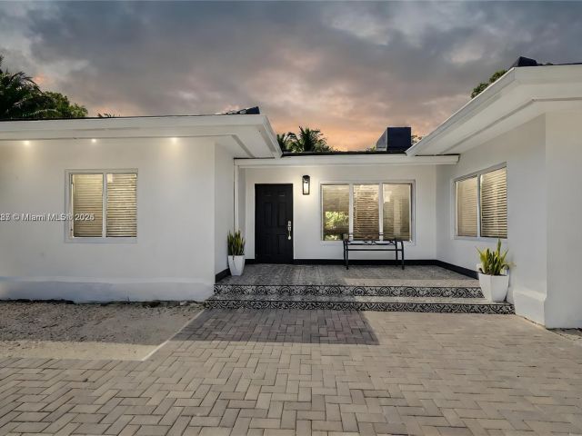 Продажа дома по адресу 8390 SW 64th St - фото 6224125