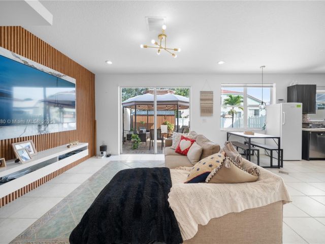 Продажа дома по адресу 15872 NW 21st St - фото 6150073