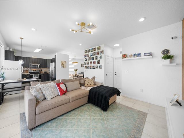 Продажа дома по адресу 15872 NW 21st St - фото 6150074