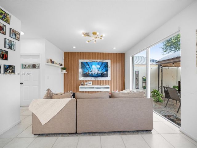 Продажа дома по адресу 15872 NW 21st St - фото 6150075