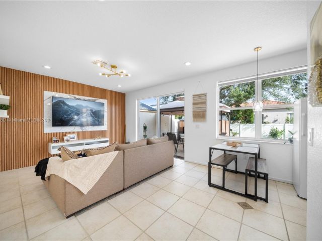 Продажа дома по адресу 15872 NW 21st St - фото 6150076