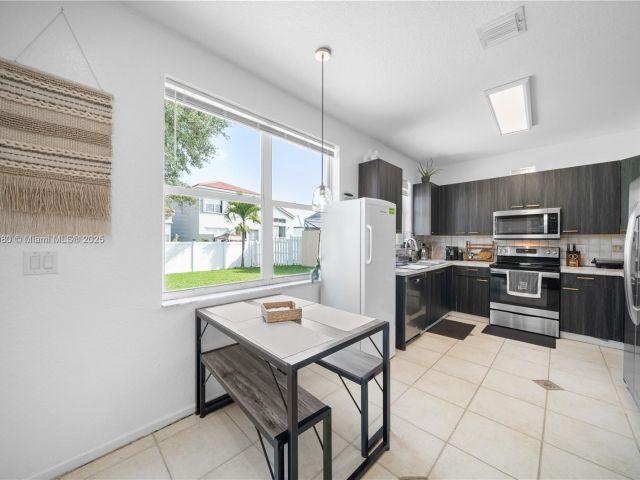 Продажа дома по адресу 15872 NW 21st St - фото 6150078