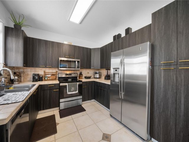 Продажа дома по адресу 15872 NW 21st St - фото 6150081