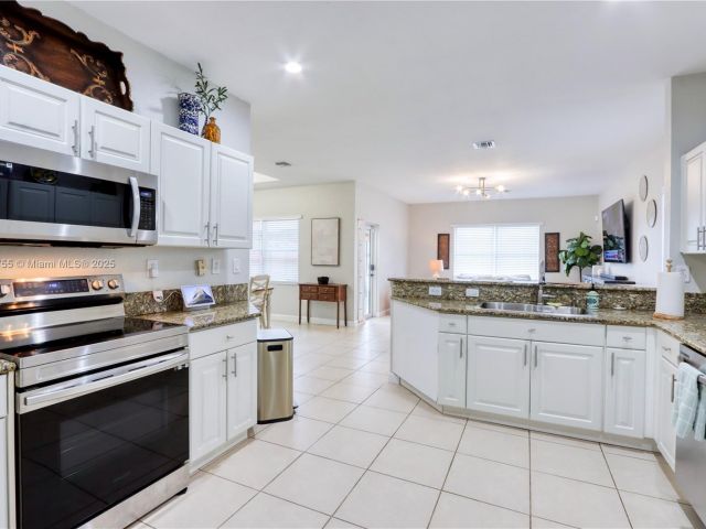 Продажа дома по адресу 148 NE 36th Avenue Rd - фото 6200055