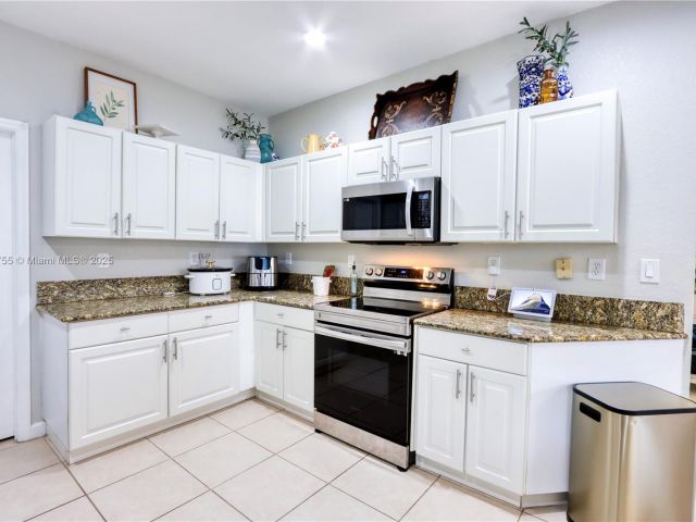 Продажа дома по адресу 148 NE 36th Avenue Rd - фото 6200056