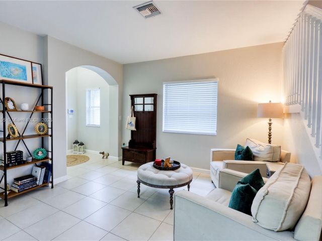 Продажа дома по адресу 148 NE 36th Avenue Rd - фото 6200067