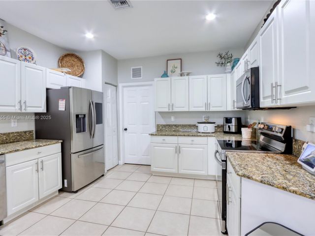 Продажа дома по адресу 148 NE 36th Avenue Rd - фото 6200070