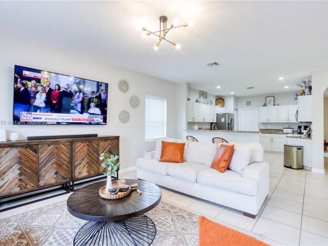 Продажа дома по адресу 148 NE 36th Avenue Rd - фото 6200074