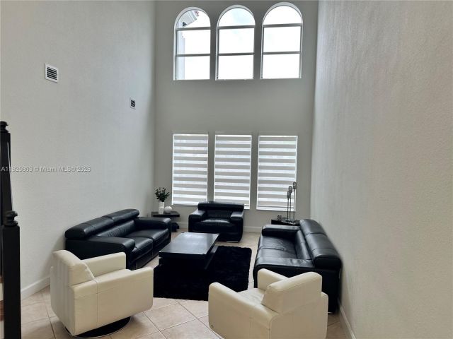 Продажа дома по адресу 10873 NW 71st St - фото 6291418