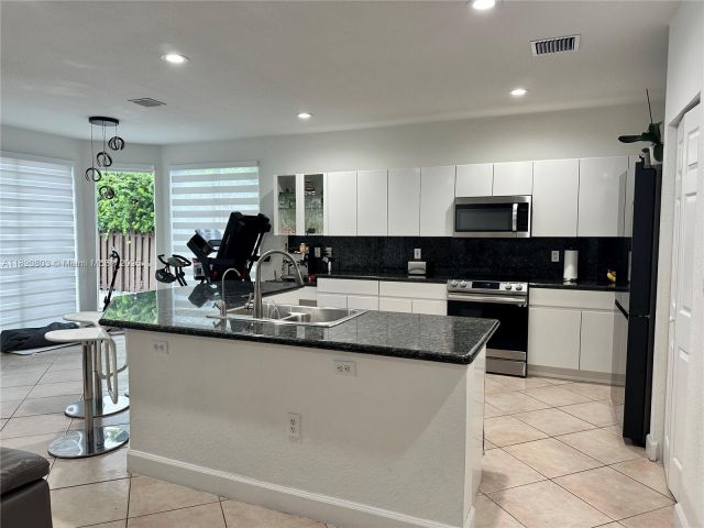 Продажа дома по адресу 10873 NW 71st St - фото 6291424