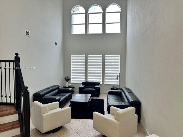 Продажа дома по адресу 10873 NW 71st St - фото 6291434