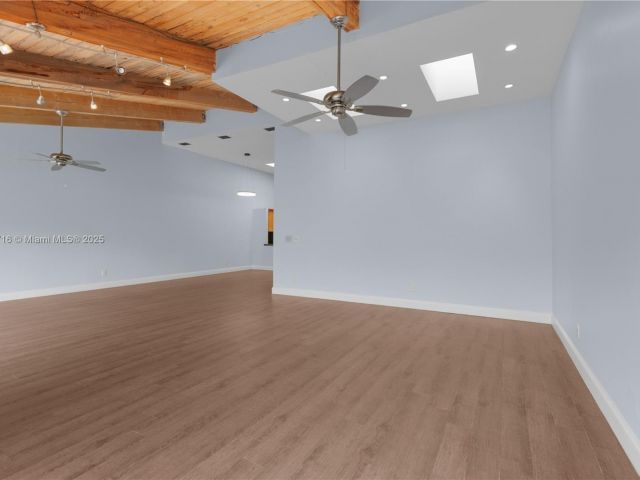 Дом в аренду по адресу 2627 S PARKVIEW DR 2627 - фото 6150851