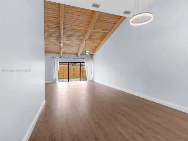 Дом в аренду по адресу 2627 S PARKVIEW DR 2627 - фото 6150855