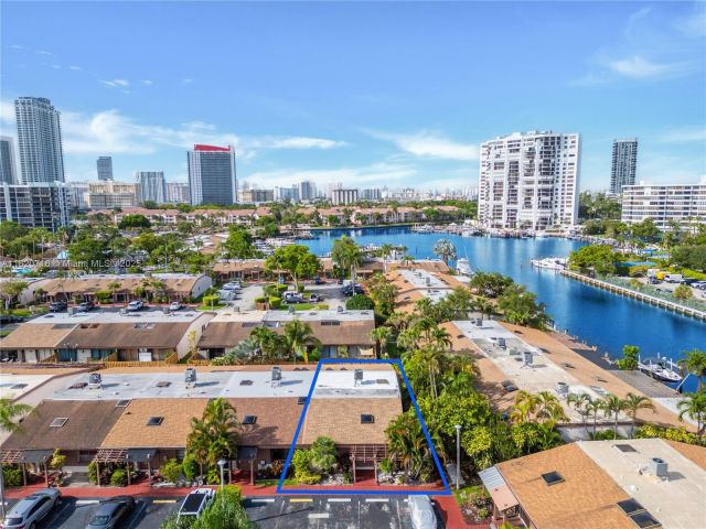 Дом в аренду по адресу 2627 S PARKVIEW DR 2627 - фото 6150863