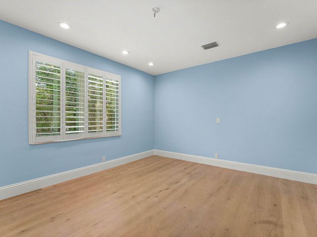 Продажа дома по адресу 2297 NW 55th Street - фото 6268636