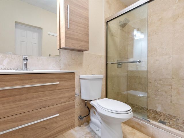 Продажа дома по адресу 918 NE 6th St - фото 6170751