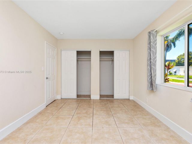 Продажа дома по адресу 918 NE 6th St - фото 6170760