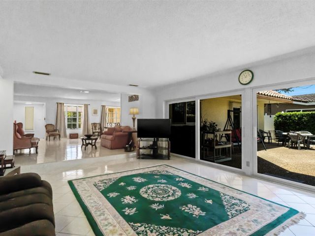 Продажа дома по адресу 6331 NE 22nd Ave - фото 6183268