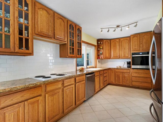 Продажа дома по адресу 6331 NE 22nd Ave - фото 6183274