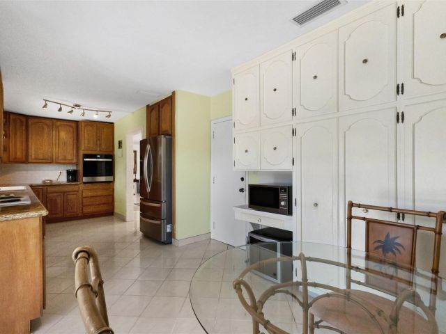 Продажа дома по адресу 6331 NE 22nd Ave - фото 6183275