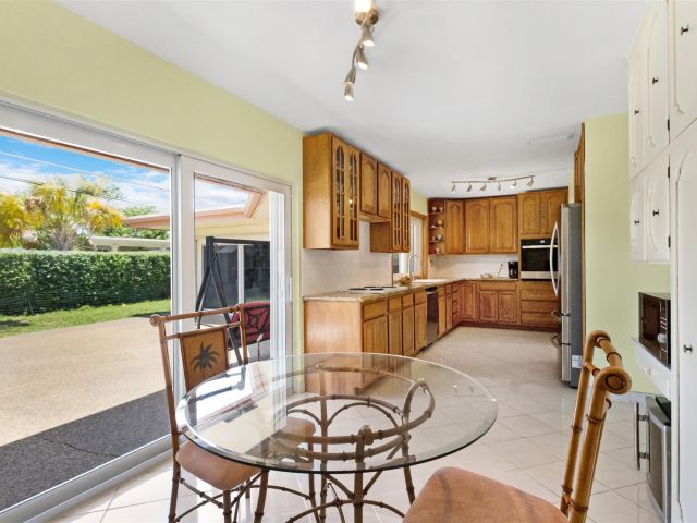 Продажа дома по адресу 6331 NE 22nd Ave - фото 6183276