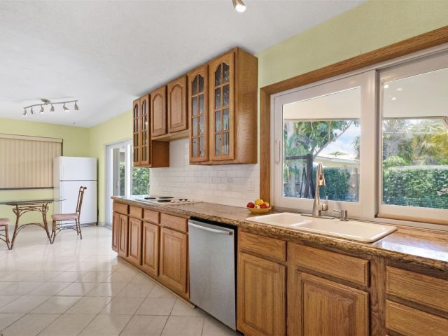 Продажа дома по адресу 6331 NE 22nd Ave - фото 6183277