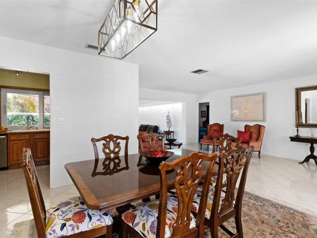 Продажа дома по адресу 6331 NE 22nd Ave - фото 6183278