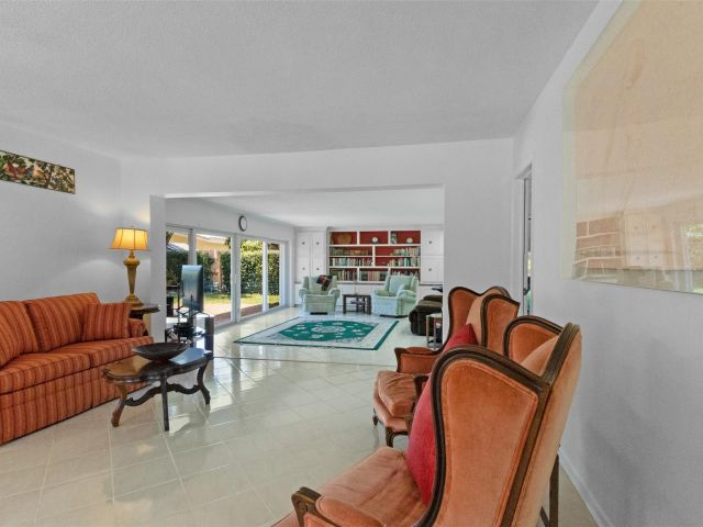 Продажа дома по адресу 6331 NE 22nd Ave - фото 6183280