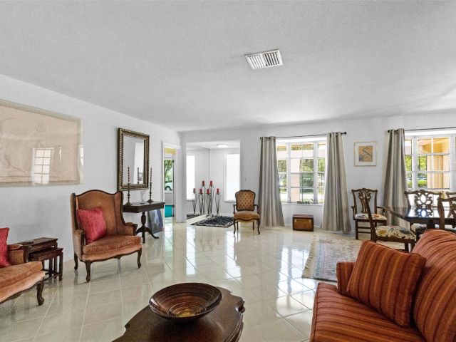 Продажа дома по адресу 6331 NE 22nd Ave - фото 6183282