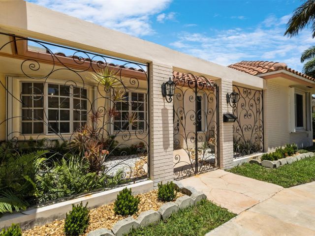 Продажа дома по адресу 6331 NE 22nd Ave - фото 6183283